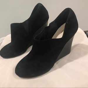 Cute sued black ankle boots